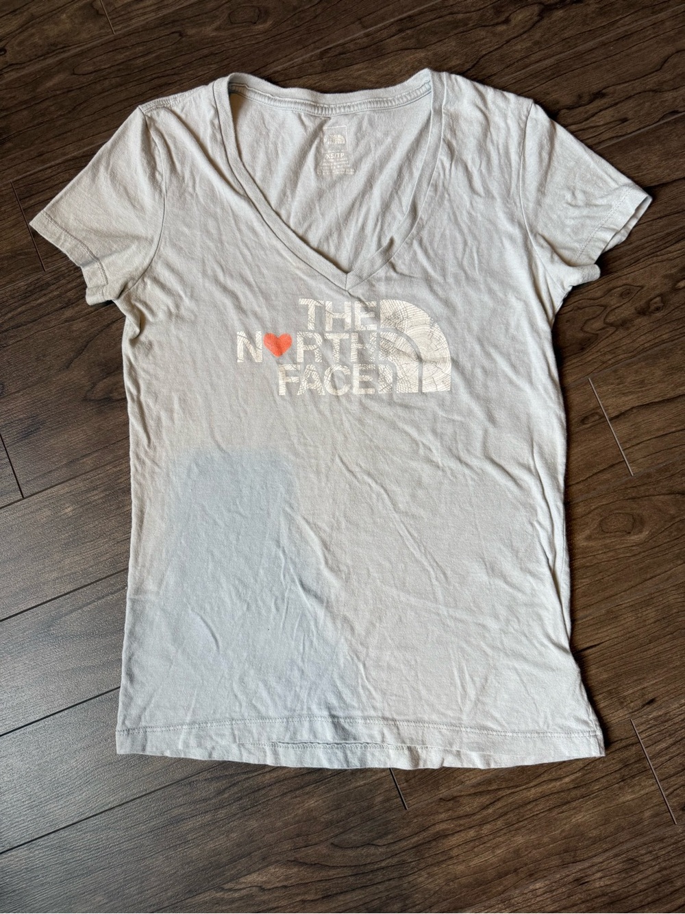 The North Face Women’s V‑Neck Tee – Heart & Tree‑Ring Graphic - Light Gray, XS